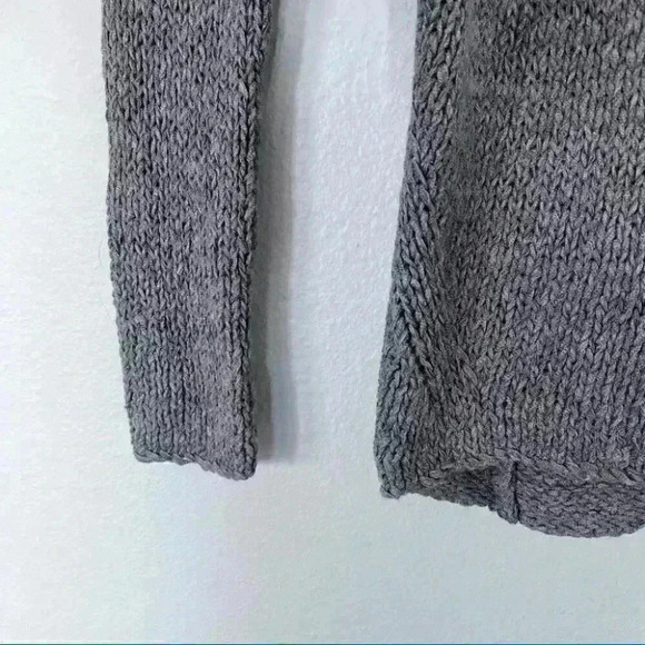 Vince Women’s V-Neck Taupe Sweater - Picture 4 of 8